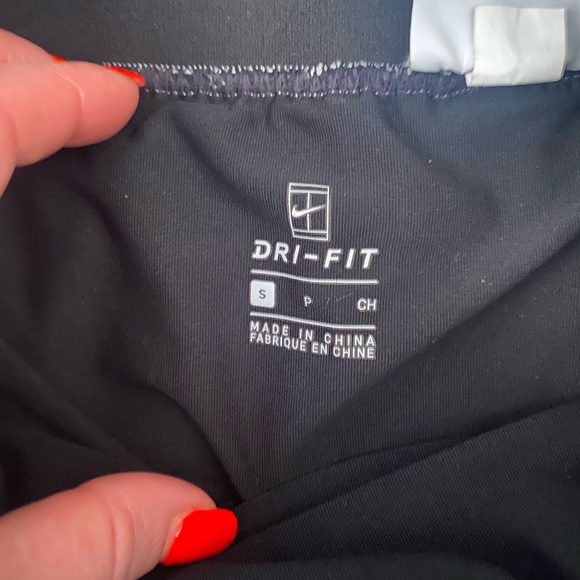 NWOT Women’s size small Nike sports bra and skirt. - Picture 4 of 4